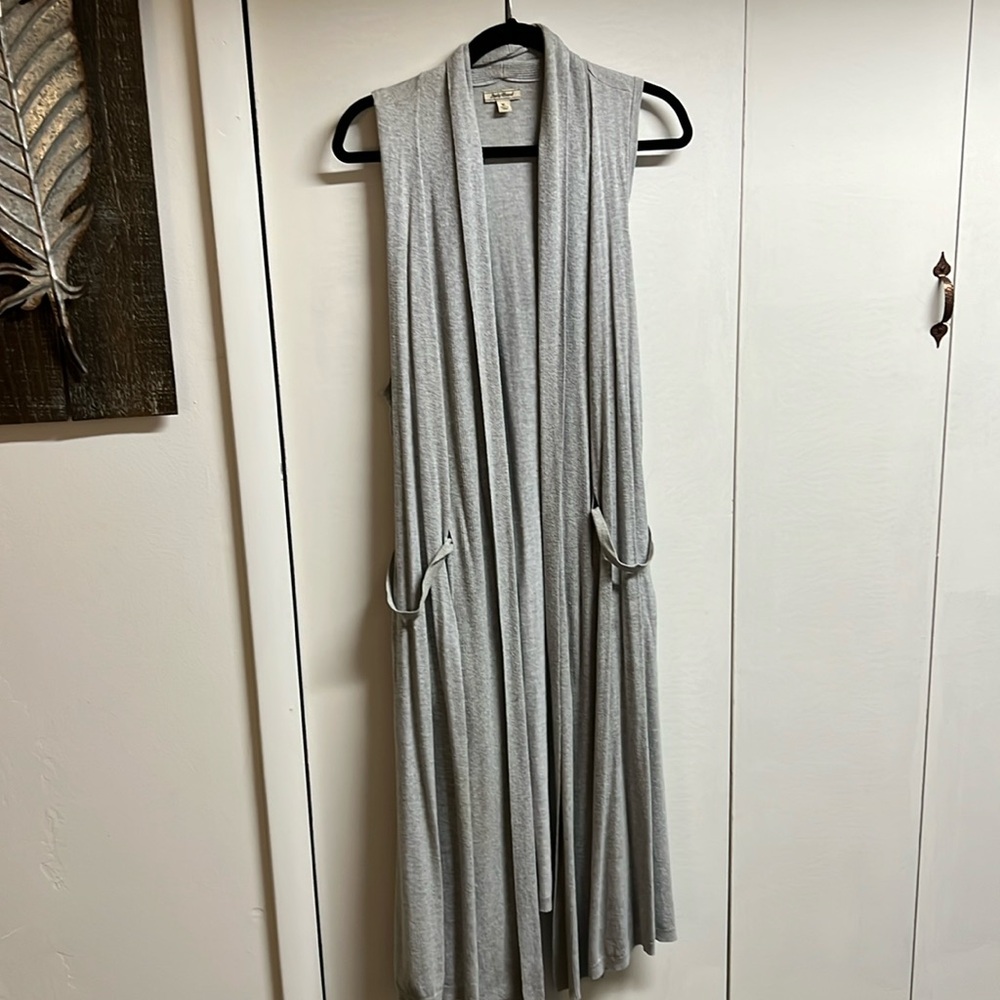 Sleeveless cardigan wrap